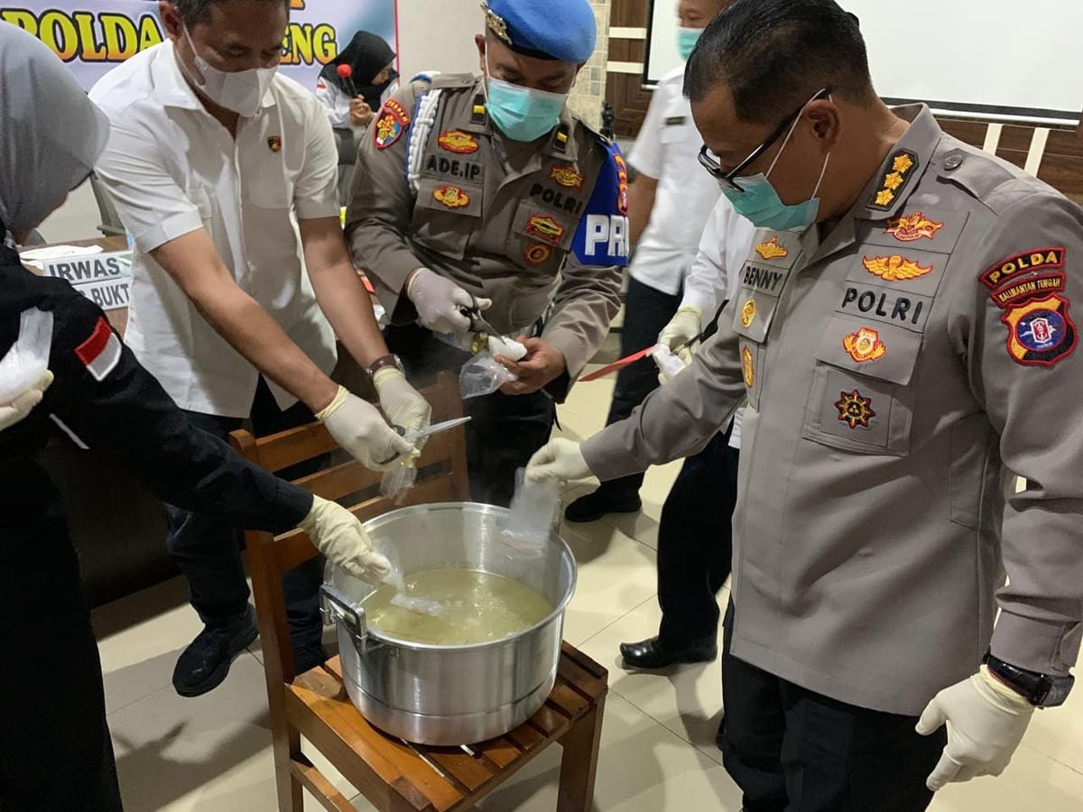Berantas narkoba, polda kalteng musnahkan sabu dan ekstasi senilai ratusan