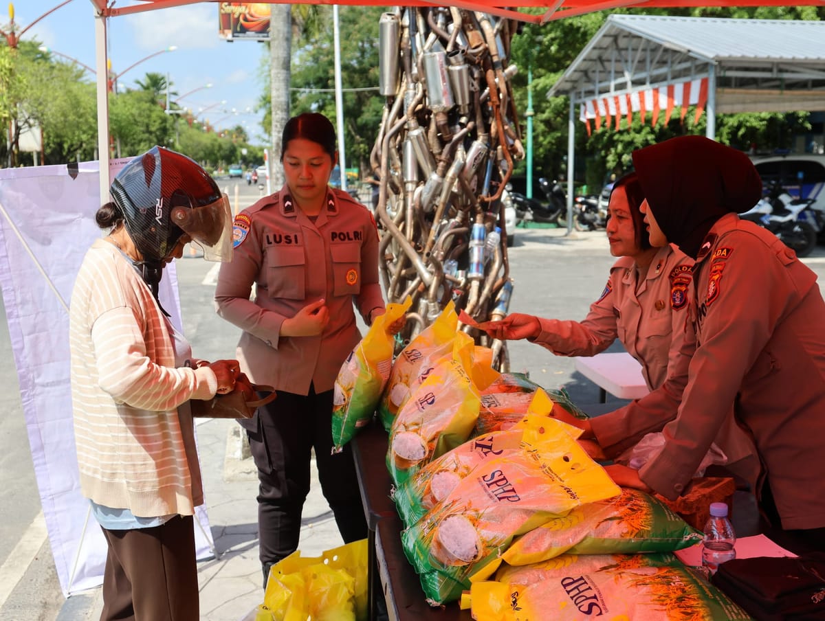 Gerakan pangan murah polda kalteng diserbu warga, beras dijual dengan