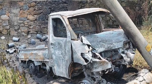 Kobaran api lahap pikap bermuatan tiner di pati selatan