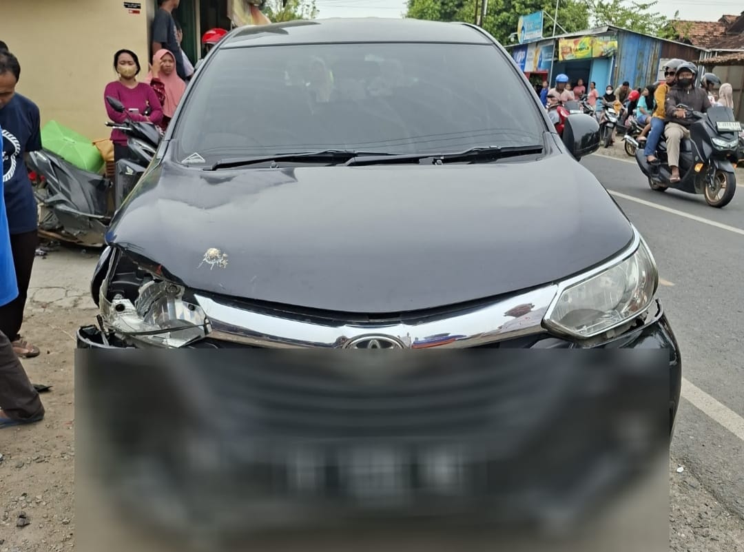 Mobil avanza hantam 5 motor di pati–gabus, satu orang luka