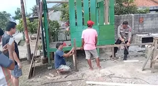 Peduli keamanan lingkungan, polsek banyumas ajak warga gotong royong bangun