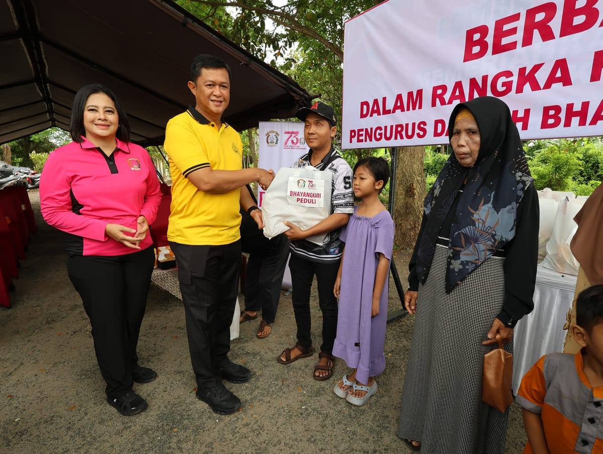 Peringati hkgb ke 73, bhayangkari kalteng salurkan bantuan untuk tk kasih