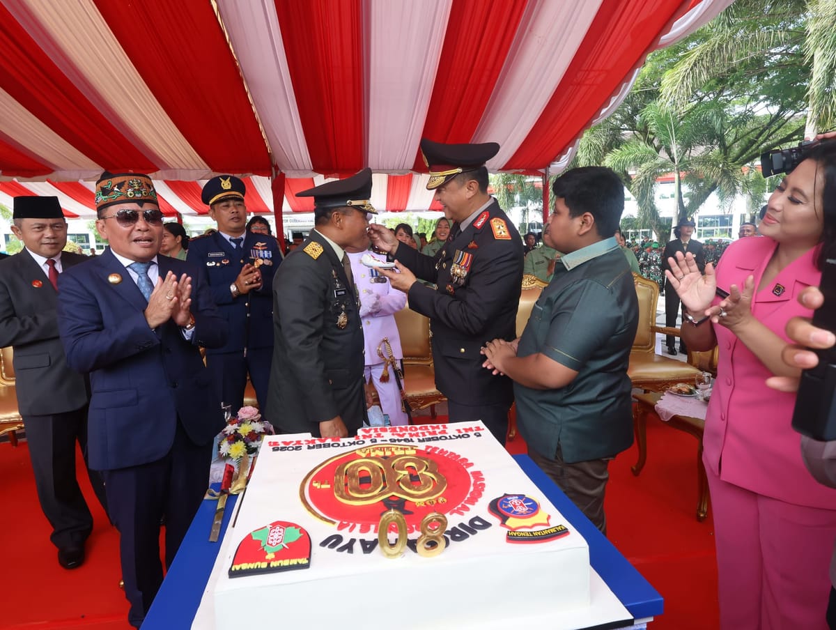 Perkuat sinergitas, kapolda kalteng hadiri upacara parade hut tni ke 80