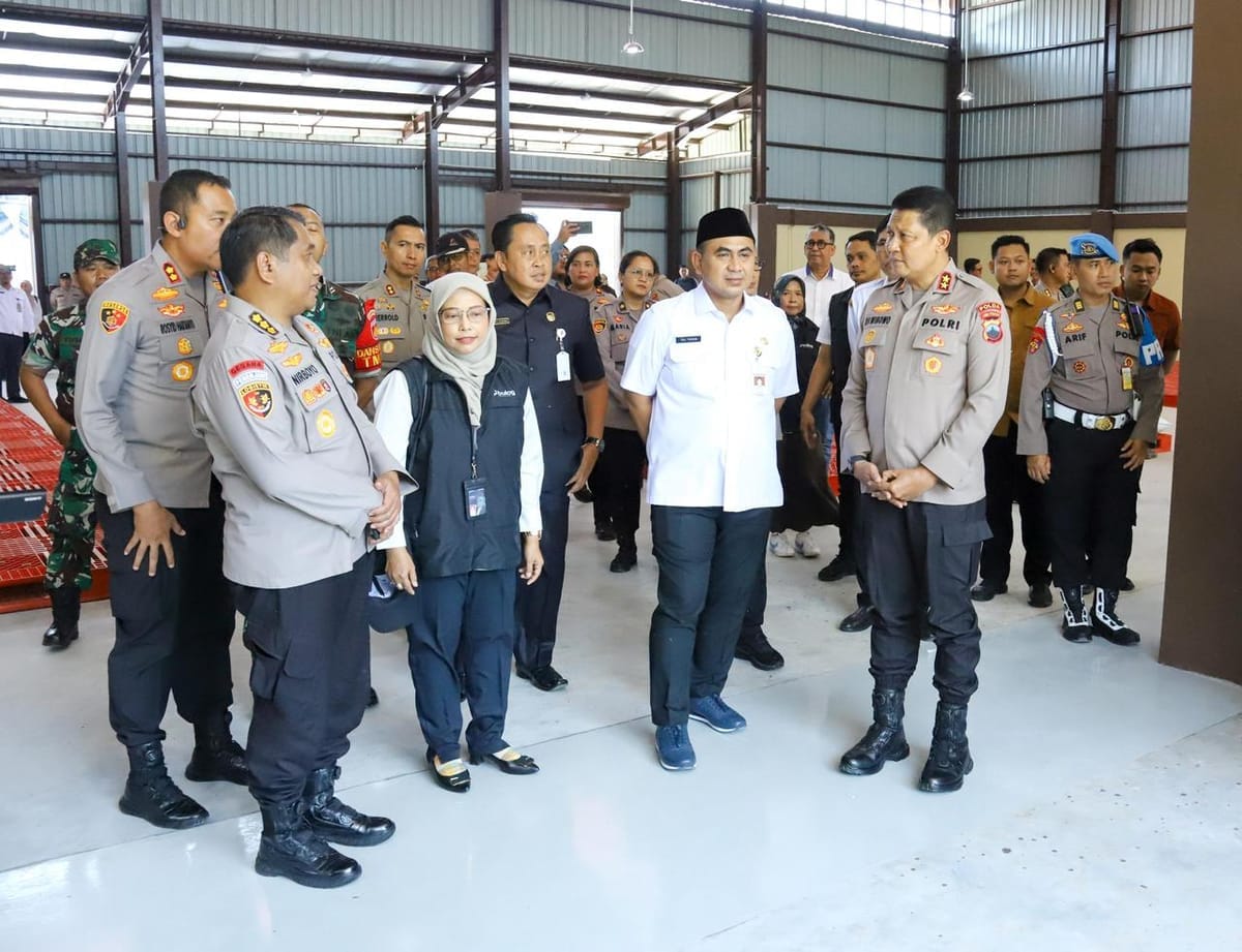 Polri bangun ketahanan pangan, kapolda jateng resmikan gudang jagung slog