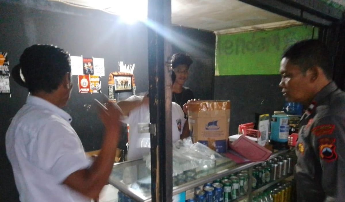 Polsek karanglewas polresta banyumas sita 30 liter ciu dan puluhan