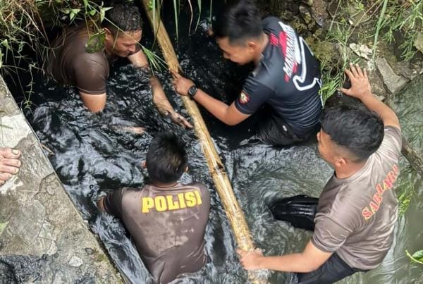 Respons cepat polresta cilacap dan psda atasi banjir yang genangi