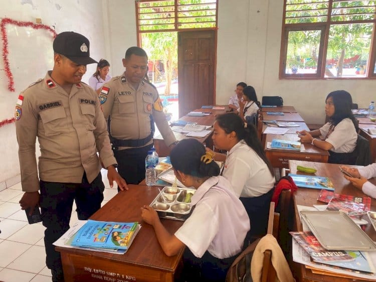 Ribuan anak di kupang nikmati program pangan polri, kapolda ntt