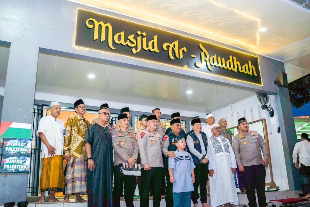 Wakapolda sumbar brigjen pol solihin pimpin gerakan subuh berjamaah di