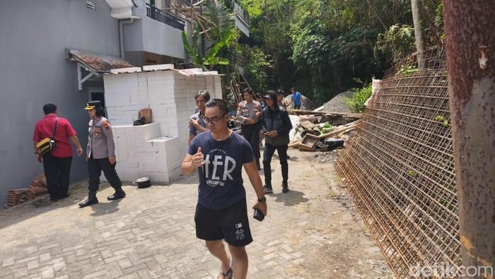 Warga blokir jalan kampung di semarang, ternyata pelaku pembangunan rumah