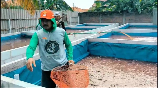 Aiptu yustar khamidi, polisi brebes ini tak segan turun ke