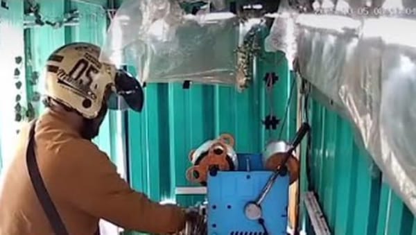 Aksi pencuri sasar lapak es teh di klaten terekam cctv