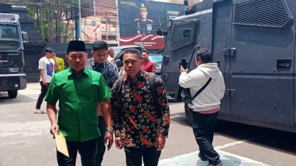 Aksi saling lapor, nurul sahara dan yai mim adu kuat