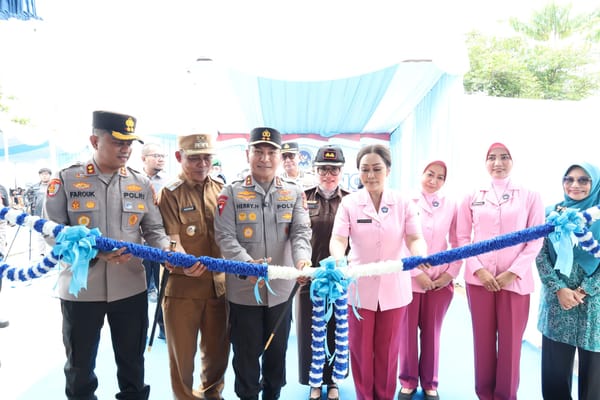 Dukung program mbg, kapolda riau resmikan sppg di inhil