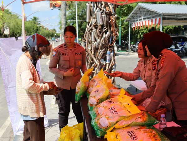Gerakan pangan murah polda kalteng diserbu warga, beras dijual dengan