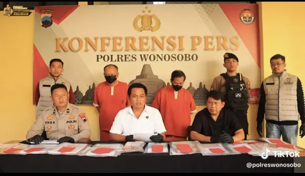 Kasus korupsi tukar guling tanah kas desa reco, dua tersangka