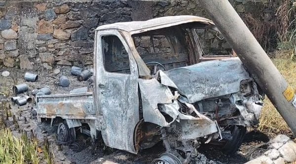 Kobaran api lahap pikap bermuatan tiner di pati selatan