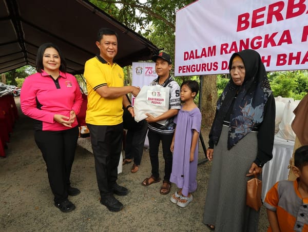 Peringati hkgb ke 73, bhayangkari kalteng salurkan bantuan untuk tk kasih