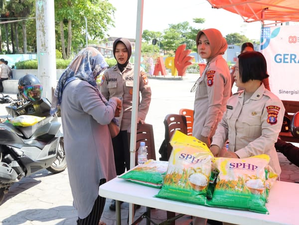 Polda kalteng hadir untuk rakyat, gelar pasar murah di bundaran