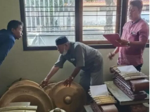 Polres sragen bekuk seniman solo yang gelapkan gamelan rp350 juta