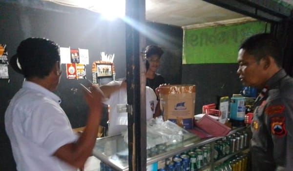 Razia miras, polsek karanglewas polresta banyumas amankan 30 liter ciu