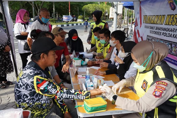 Rumkit bhayangkara polda kalteng gelar pemeriksaan kesehatan gratis di cfd