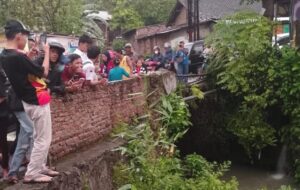 Hanyut saat Bermain di Kali Kagok Semarang, Seorang Anak Belum Ditemukan