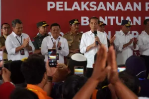 Jokowi Bagikan Bantuan Pangan di Banyumas, Ribuan Warga Terima Cadangan Beras Pemerintah