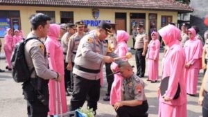 58 Personil Polres Rembang Terima Kenaikan Pangkat