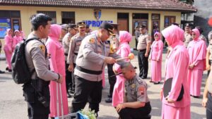 Kapolres Rembang Pimpin Kenaikan Pangkat 58 Personil