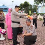  7227 Kapolres Humbahas Pimpin Kenaikan Pangkat 12 Personel