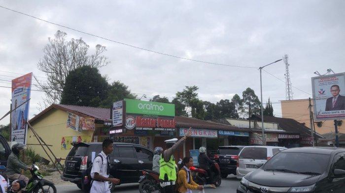 Anggota Satlantas Polres Humbahas Melakukan Gatur Pagi Di Lokasi Rawan Kecelakaan