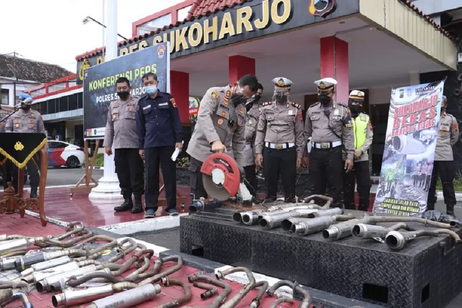 Bersama Komunitas Otomotif Polres Sukoharjo Mendeklarasikan Zero Knalpot Brong