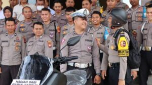 Bripda Novandro Diberi Hadiah Kapolri usai Viral Relakan Motornya Jadi Ganjalan Bus