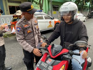 Ajak Tak Pakai Knalpot Brong, Polres Banjarnegara Bagikan Selebaran