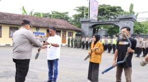 Pemilik Kendaraan Dengan Sukarela Berikan Knalpot Brong Ke Polres Rembang