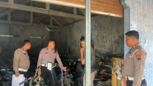 Sosialisasikan Larangan Knalpot Brong, Personel Sat Lantas Polres Rembang Sambangi Bengkel Motor