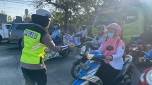 Sat Lantas Polres Rembang beri sosialisasi larangan penggunaan knalpot brong ke Pengguna jalan