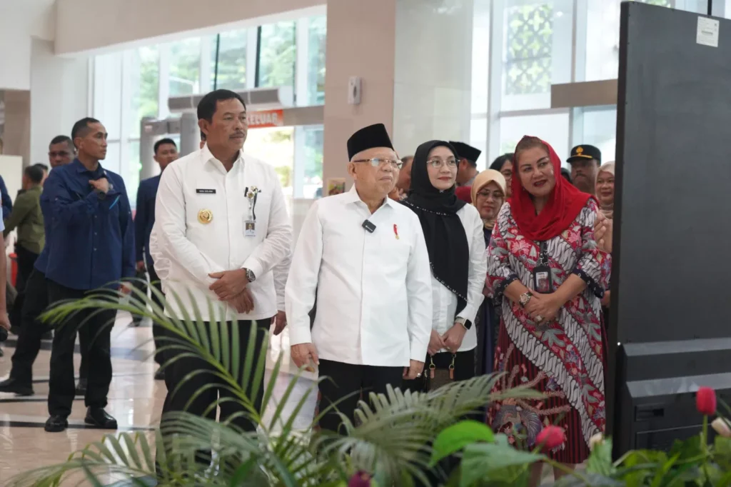 Tinggalkan Semarang, Wapres Makruf Amin Hadiri Haul Mbah Ma’shoem Lasem dan Ziarah ke Mbah Muttamakin Pati