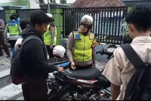 Tekan Penggunaan Knalpot Brong di Kalangan Pelajar, Satlantas Polres Sukoharjo Razia di Sekolah