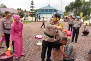 12 Personel Polres Humbahas Terima Kenaikan Pangkat