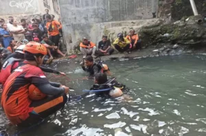 4 Penyelam Diturunkan untuk Mencari Bocah SD yang Terseret Arus Sungai di Semarang, ini Hasilnya