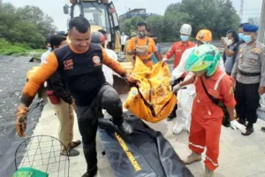 Pria Berbaju ‘Bawaslu’ Ditemukan Tewas di Kolam Tinja Kota Semarang