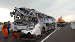 Tim TAA Polda Jateng Gelar Olah TKP PO Bus New Shantika Terjun dari Tol Pemalang