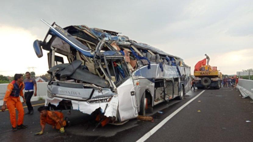 Kecelakaan Bus Po New Shantika Di Tol Pemalang Minggu 2112024