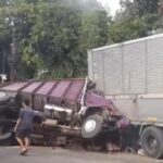 Kecelakaan Melibatkan Dua Truk Dan Satu Mobil Di Bawen