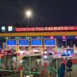 Kondisi Arus Lalu Lintas Di Gerbang Tol Kalikangkung Semarang