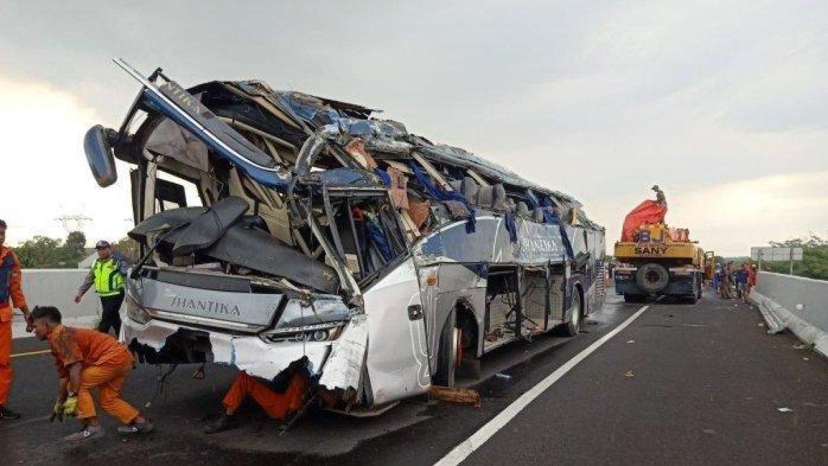 Kondisi Bus Po New Shantika Yang Terjun Bebas S