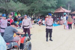 Ribuan Orang Kunjungi Pantai di Rembang, Polres Perketat Pengamanan