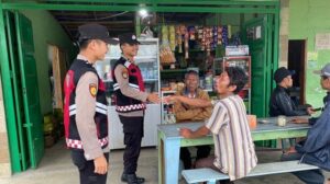 Anggota Polres Humbahas Beri Edukasi Kamtibmas ke Warga Sambil Santai