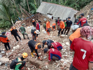 Tanah Longsor di Desa Sipedang Banjarnegara, 18 Keluarga Mengungsi